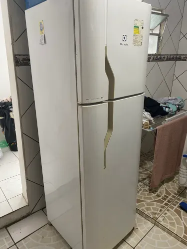 Geladeira Electrolux FrostFree DFA35, 261L