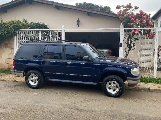 Ford Explorer XLT 4X2 4.0 V6 1997