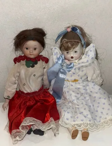 Duas bonecas de porcelana vintage 