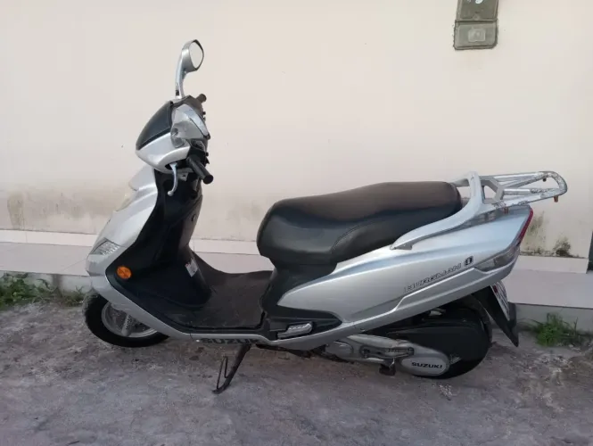 Excelente moto nada prá fazer, contato *