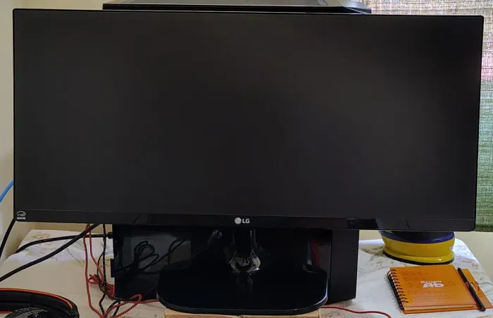 Monitor LG Widescreen 25