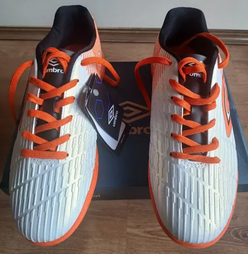 Chuteira nova Futsal Umbro original tam.41