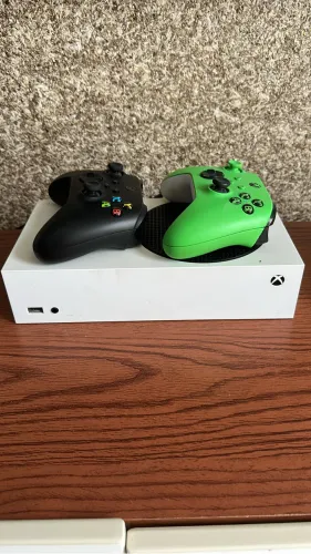 Xbox SerieS. C/2 controles!
