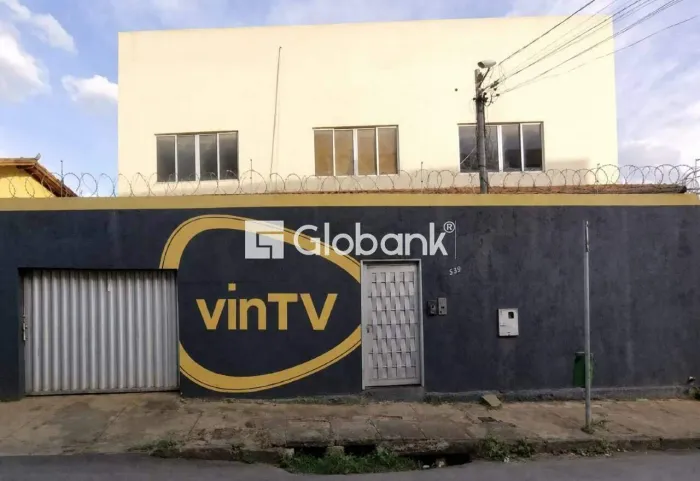 Casa comercial para aluguel Alto São João 250m² Montes Claros MG