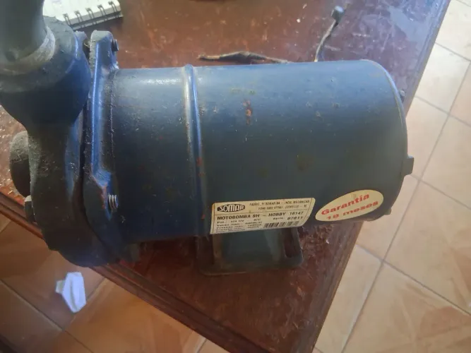 Bomba dagua1/4:CV, usada funcionando