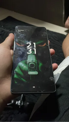 Celular muito bom, tá um pouco quebrado mais tá funcionando perfeitamente 