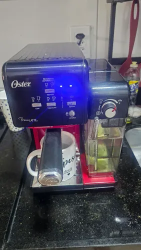Cafeteira Expresso Oster PrimaLatte - Perfeita para Espresso, Cappuccino e Latte