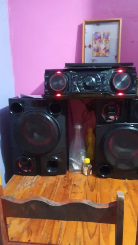 Vendo som semi-novo