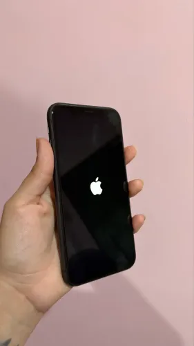 I Phone 11, 64GB. Usado. 