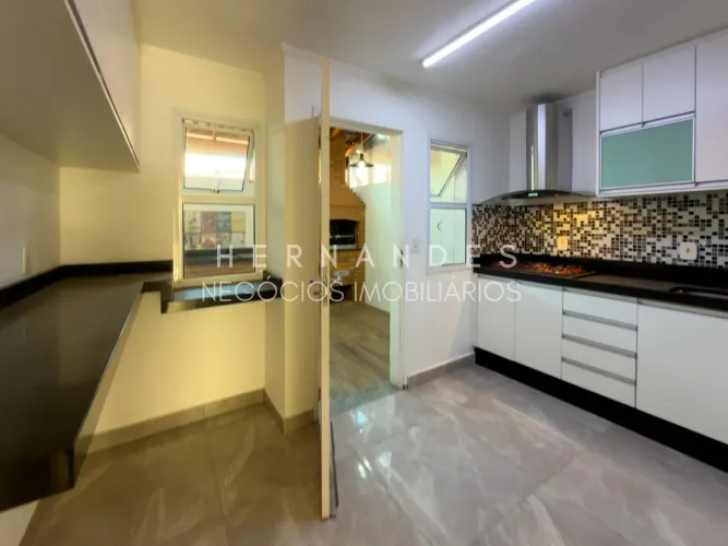 Casa com 3 suítes à venda em condomínio em Barueri | Área gourmet | 2 vagas | Pronta para