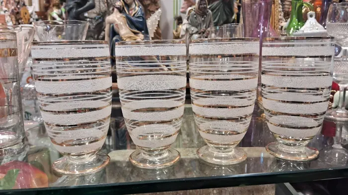 5 copos vintage com pé, década de 50 estado de novos