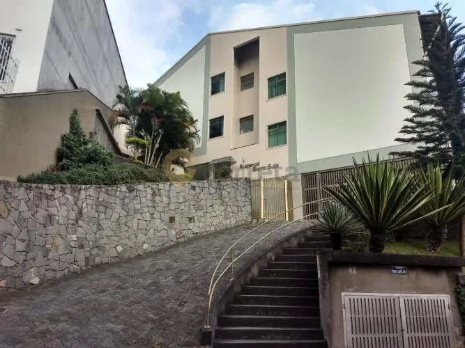 Apartamento de 02 quartos e vaga de garagem no Bairro Suiço