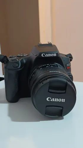 Câmera Canon SL3