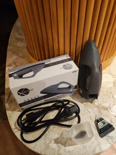 Ferro de passar roupa a vapor portátil XSteam Travel Edition na cor cinza.