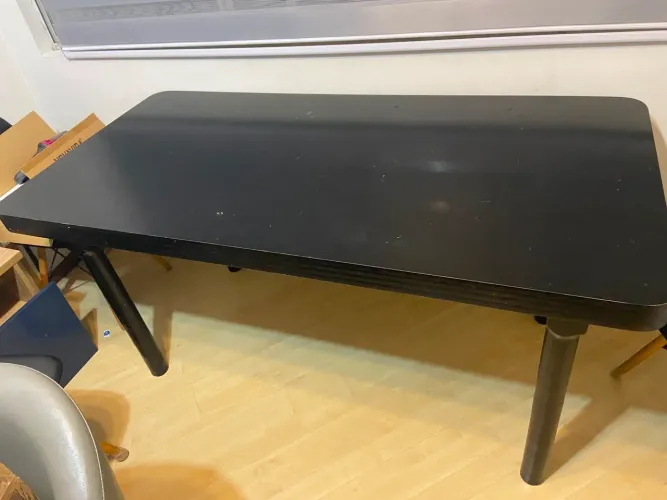 Mesa de madeira com 6 cadeiras