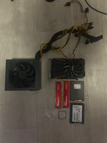 Vendo 2 pentes de marmoriza ram 8 gb uma fonte placa de vídeo 2 ssd 1 processador