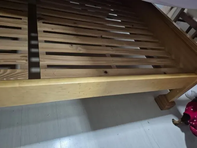 Cama de Madeira de lei Marfim