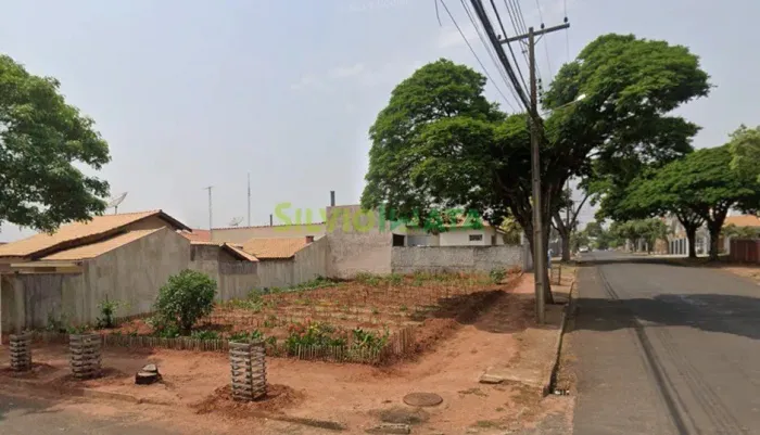 Terreno a venda no bairro Jardim Sinuelo - Astorga/PR