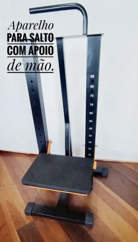 Aparelho salto com regulagem de altura e pegada de segurança