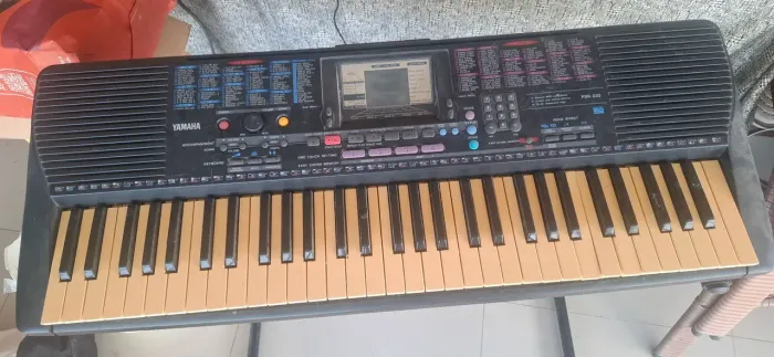 Vendo teclado yamaha com defeito