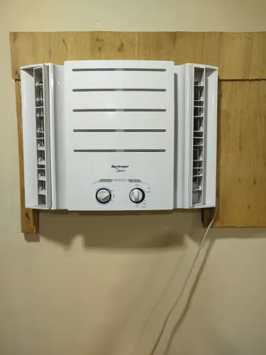 ESTÁ NOVO VENDO POR APENAS R$1400 REAIS. 10000 btu e 127v