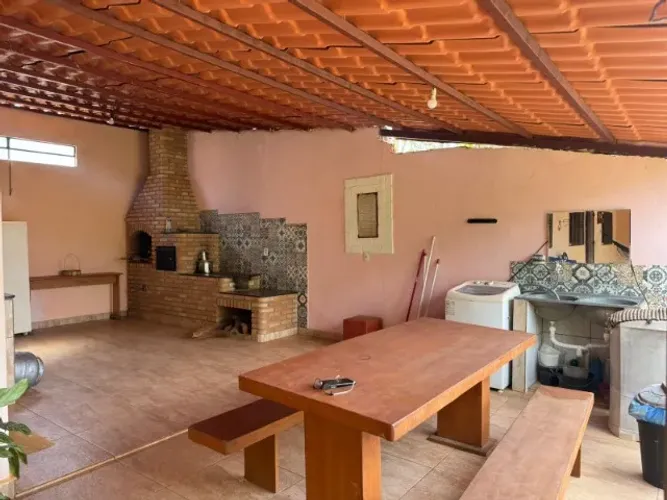 Sítio de 720 m² com piscinas árvores frutíferas e muito bem localizado. Jaboticatubas.