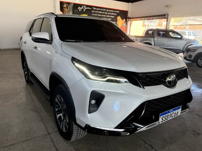 Toyota Hilux SW4 SRX Plat. 4X4 2.8 TB Die. Aut. 2024