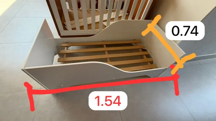Cama infantil sem colchão
