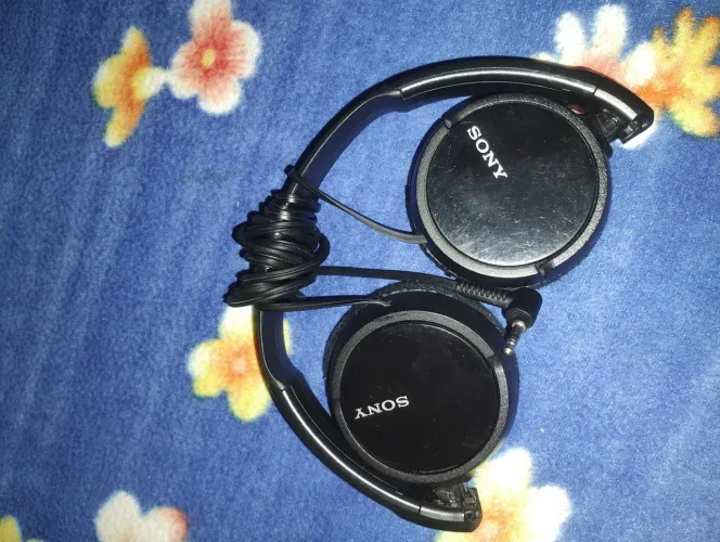 Fone com fio Sony preto 