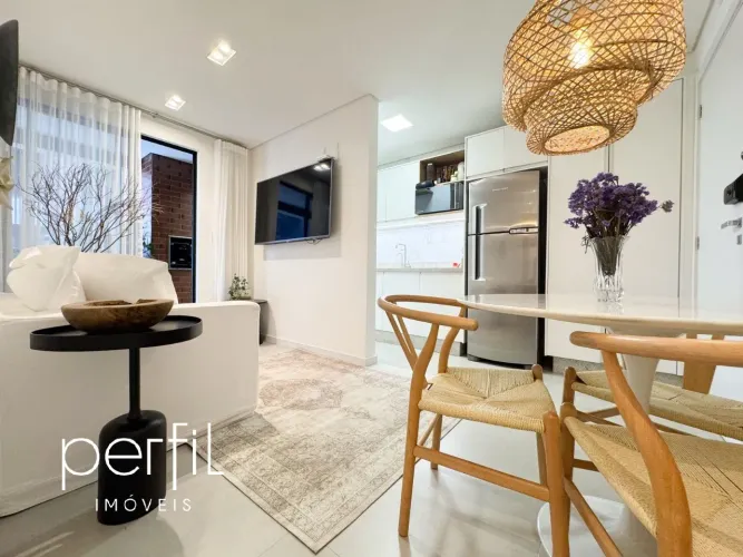 Apartamento à venda em Joinville-SC, Anita Garibaldi: 2 quartos, 1 suíte, 2 salas, 2 banhe