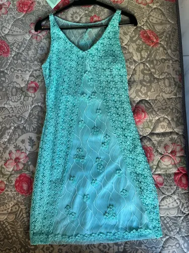 Vestido de festa curto com renda