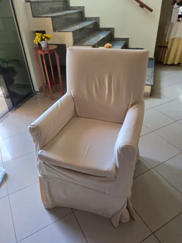 Poltrona com capa em sarja