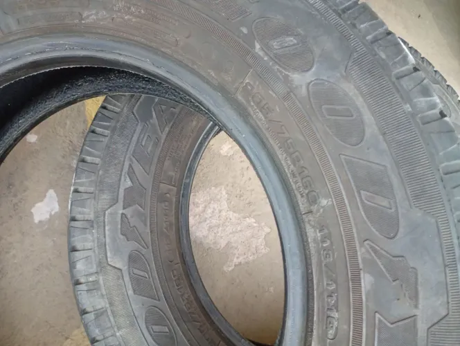 02 pneus 205 75 16 Goodyear cargo