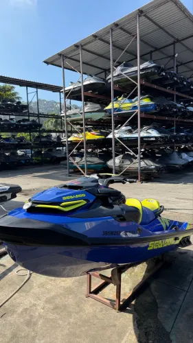 Jet-ski Seadoo Wake Pro 230 ?