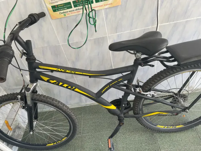 Vende uma bicicleta Caloi