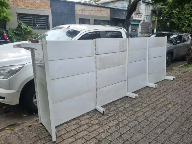 Gôndolas de metal