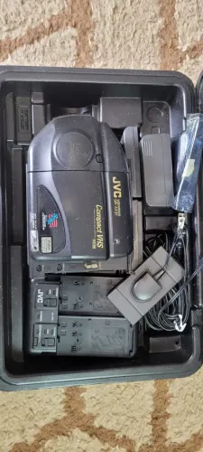 Filmadora Jvc Compact Vhs Com Maleta Original (1994) Gr-ax37 Preto (Usado)