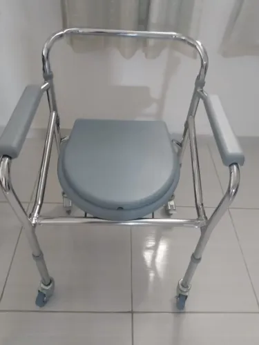 Cadeira de rodas para banho