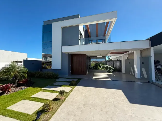 Casa Duplex Alphaville Cabo Frio, 228.4m², Pé Direito-Duplo, Piscina Aquecida, Área Gourme