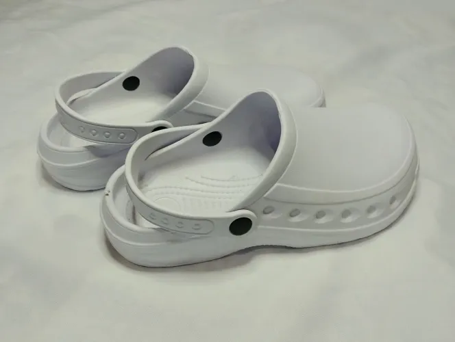 Babuche Crocs fechada