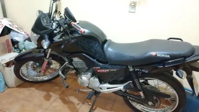 Vendo uma moto fan 150 cc ano 13/14