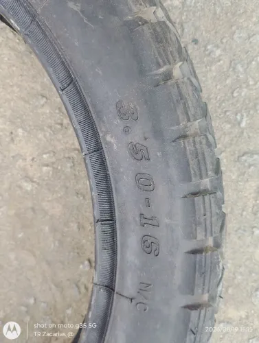 Vende-se um pneu traseiro de moto 3.50 16