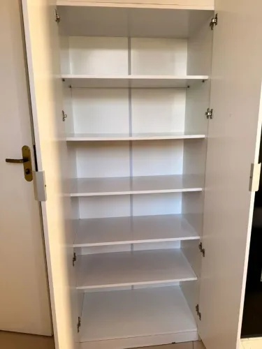 Sapateira com portas de espelho 