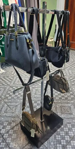 Arara para bolsas e utensílios