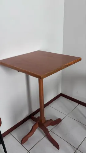 Mesa de Jantar com 4 banquetas 