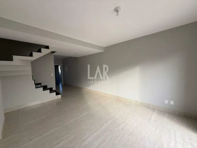 Casa Geminada à venda, 3 quartos, 2 suítes, 2 vagas, Planalto - Belo Horizonte/MG