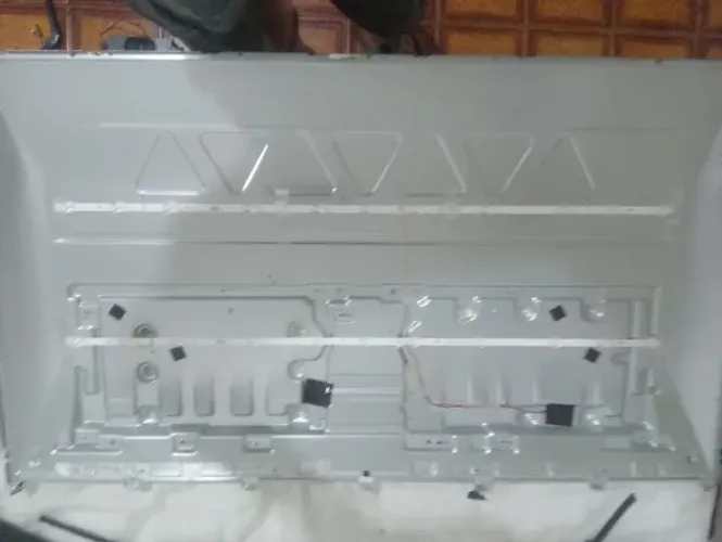 vende-se um kit led de tv tcl 43s6500fs