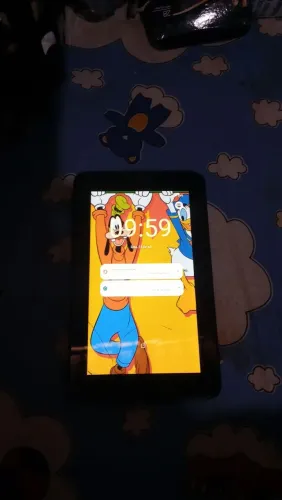 Estou vendendo um tablet mutleiser um mês de uso só que meu filho trinco a tela dele