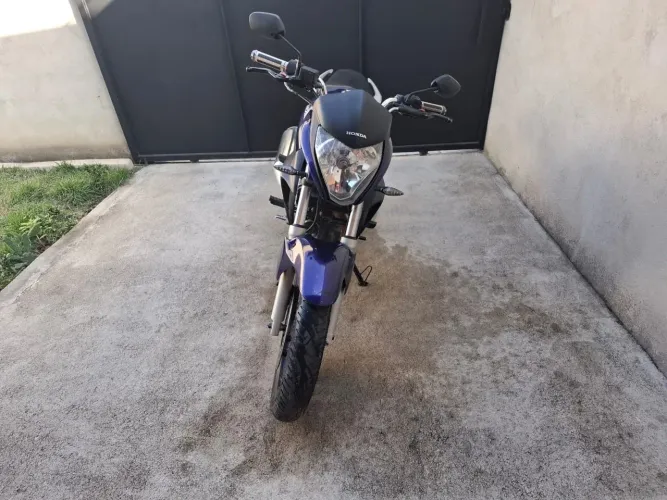 Honda CB 300R 2011 - Baixa KM