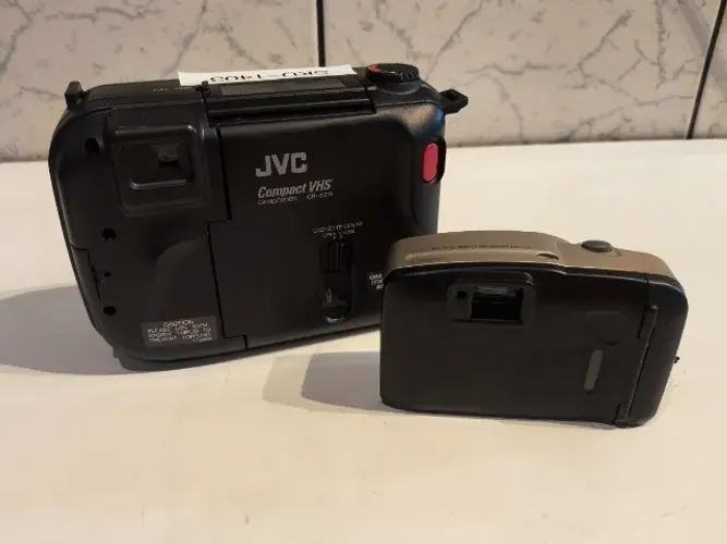 Câmera Compact VHS JVC GR-EZ11 + ANALÓGICA MINOLTA F35 BIG FINDER PARA REPARO